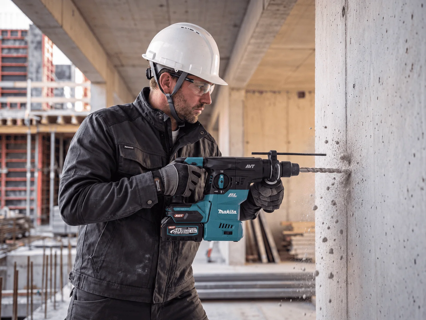 Демонстрация профессионального инструмента Makita на строительном объекте